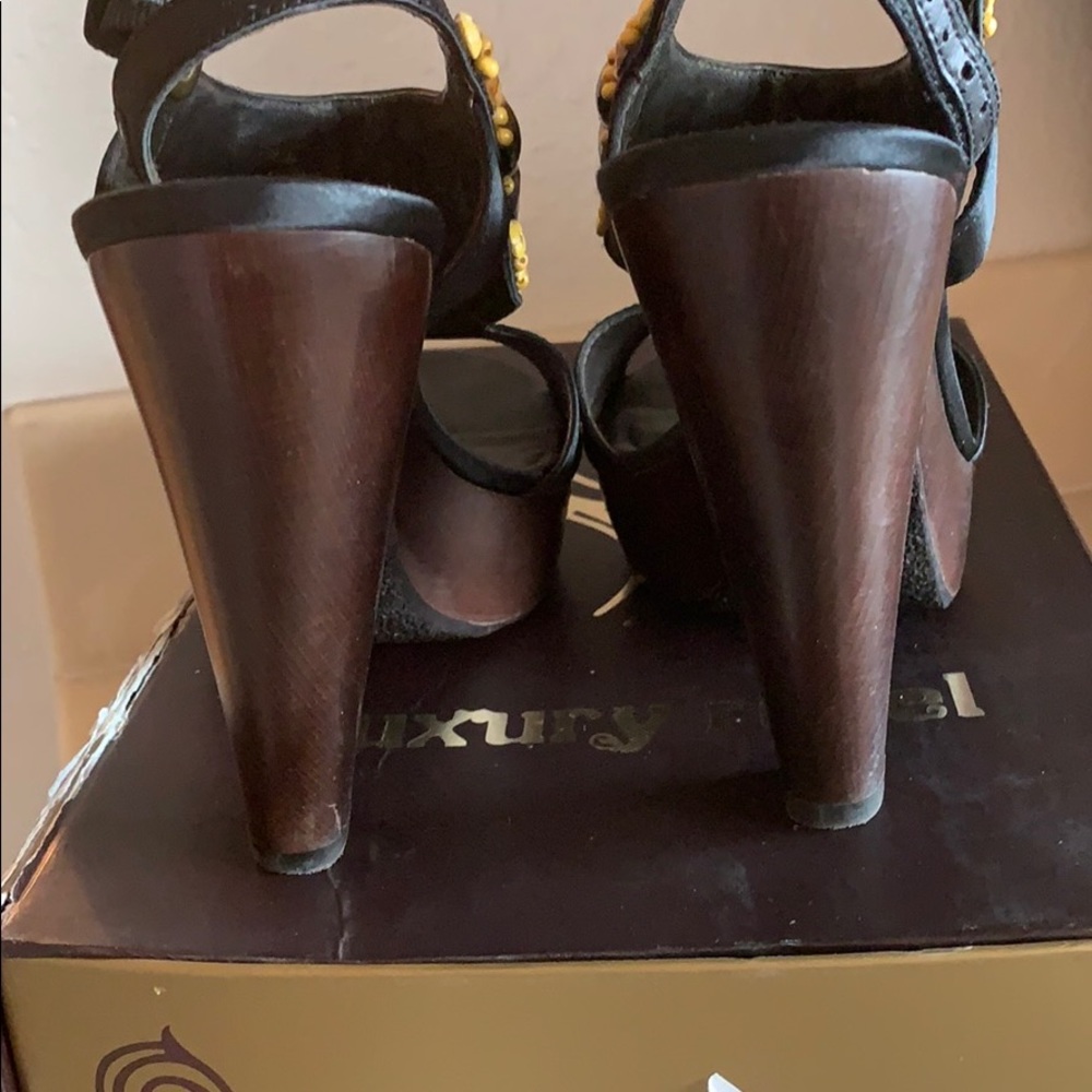 Shoes - Picture 2 of 6
